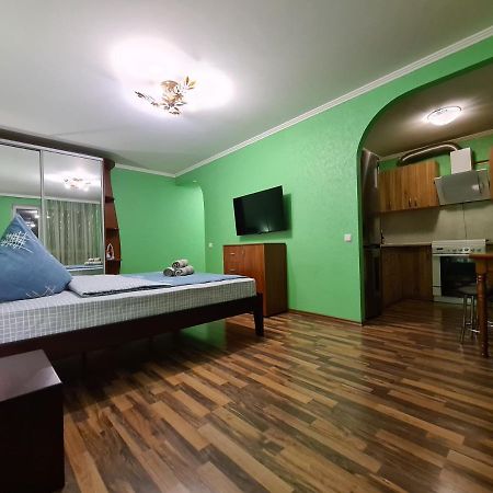 1-Room View Apartment Near Inturist On Sobornyi Avenue 143, By Grandhome Zaporizhia エクステリア 写真