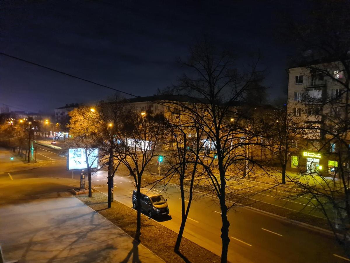 1-Room View Apartment Near Inturist On Sobornyi Avenue 143, By Grandhome Zaporizhia エクステリア 写真