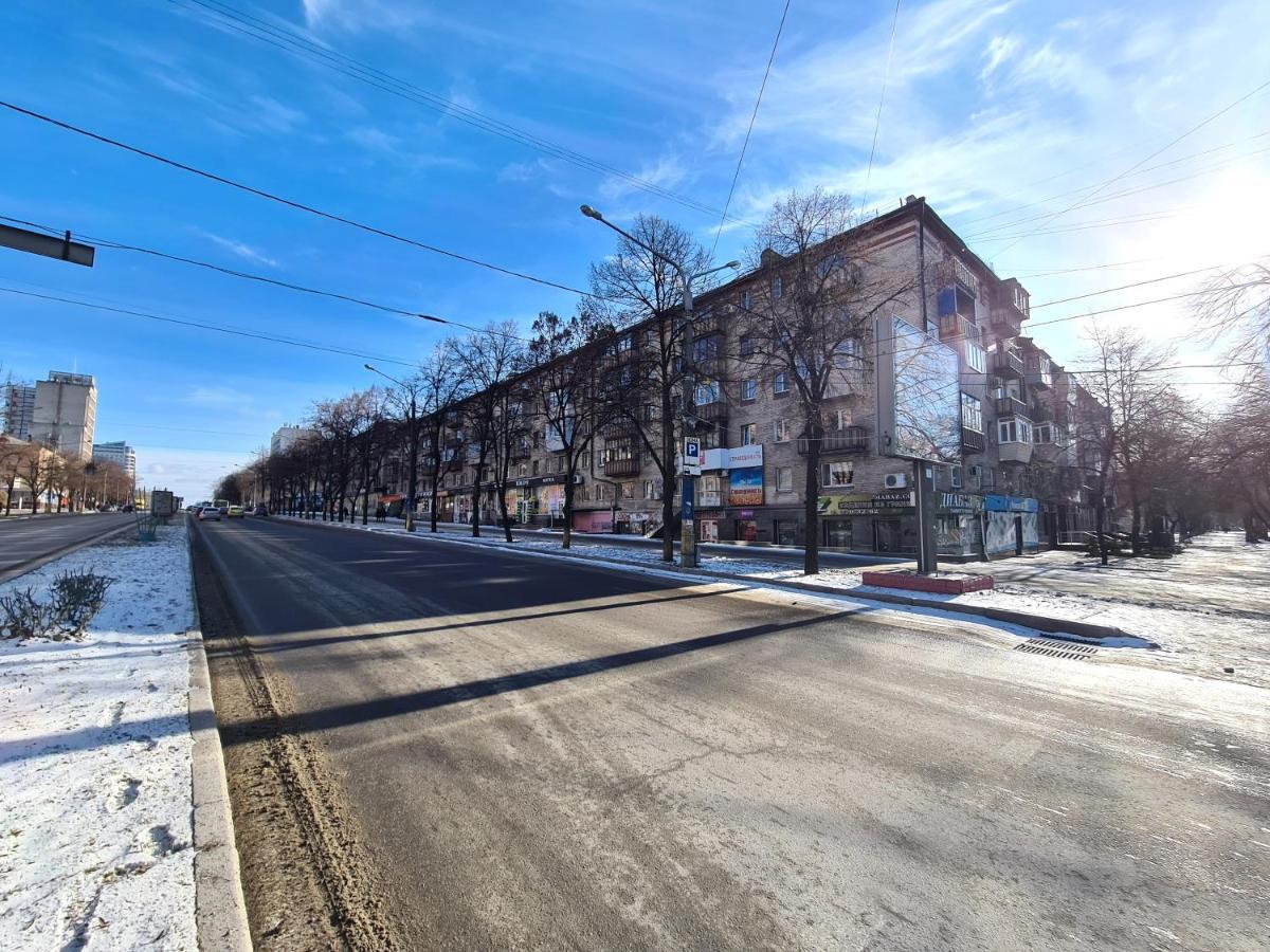 1-Room View Apartment Near Inturist On Sobornyi Avenue 143, By Grandhome Zaporizhia エクステリア 写真